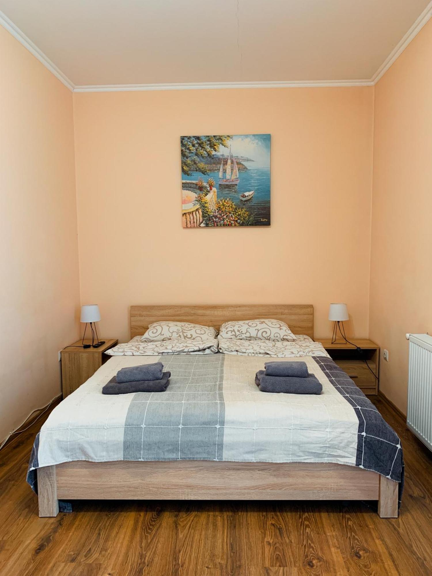Apartments Domovik Мостова 5 Кв 38 Mukatjeve Exteriör bild