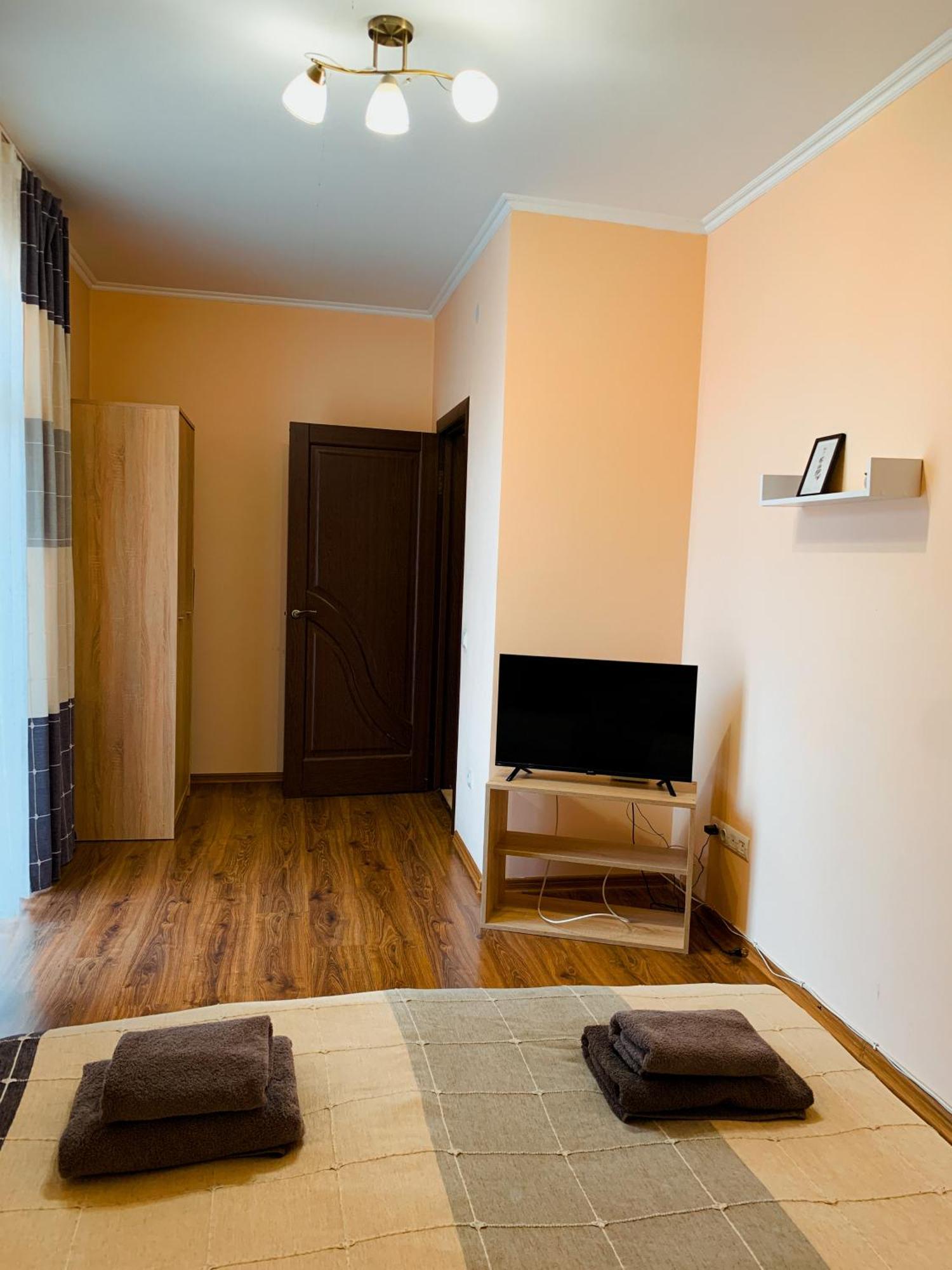 Apartments Domovik Мостова 5 Кв 38 Mukatjeve Exteriör bild